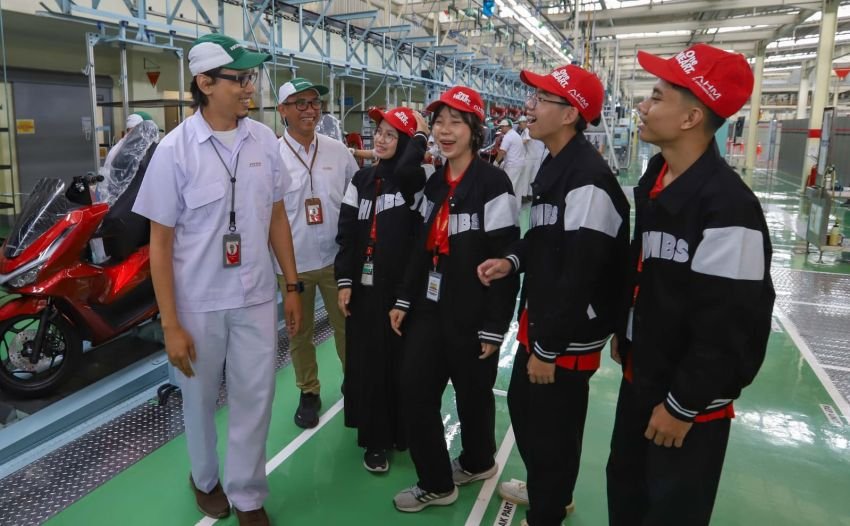 Gen Z Beraksi, Kreativitas Muda Guncang AHM Best Student 2025