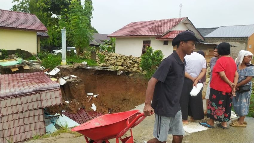 Rumah Warga di Lima Puluh Kota Rubuh Diterjang Longsor