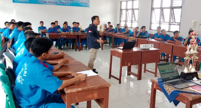 Honda Tingkatkan Kesiapan Siswa TBSM SMKN 2 Medan Lewat Honda Smart Technology