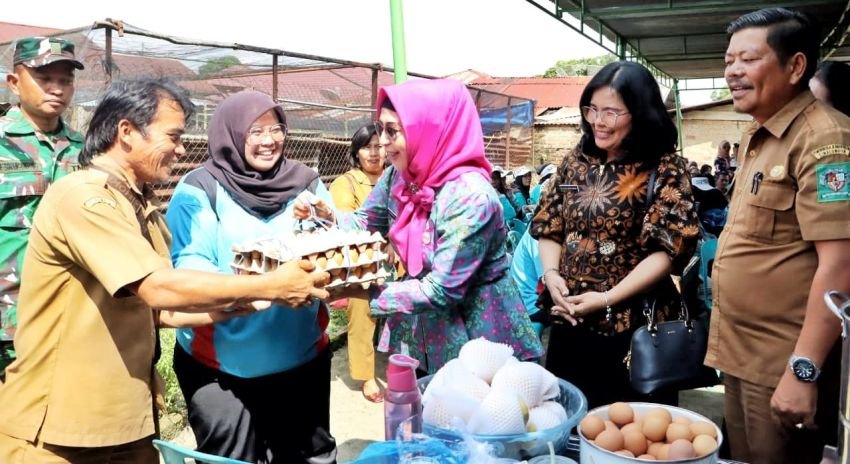 Ketua PKK Beri Semangat Kepada Lansia, Ibu Hamil, dan Balita