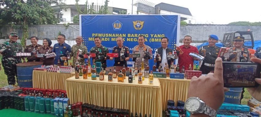 KPPBC TMP B Medan Musnahkan Barang Kena Cukai Ilegal Senilai Rp 1,9 Miliar