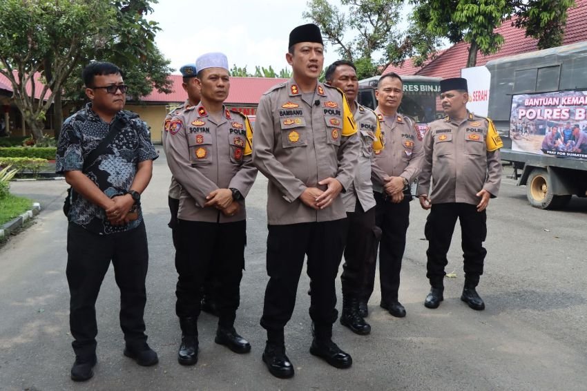 Polres Binjai Kirimkan Dua Unit Truk Bermuatan Sembako Ke Daerah Aceh Tamiang