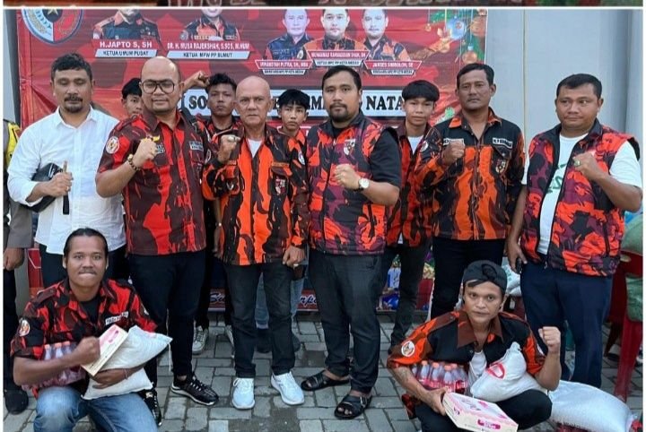 PAC PP Medan Labuhan Bagikan 700 Paket Baksos Natal