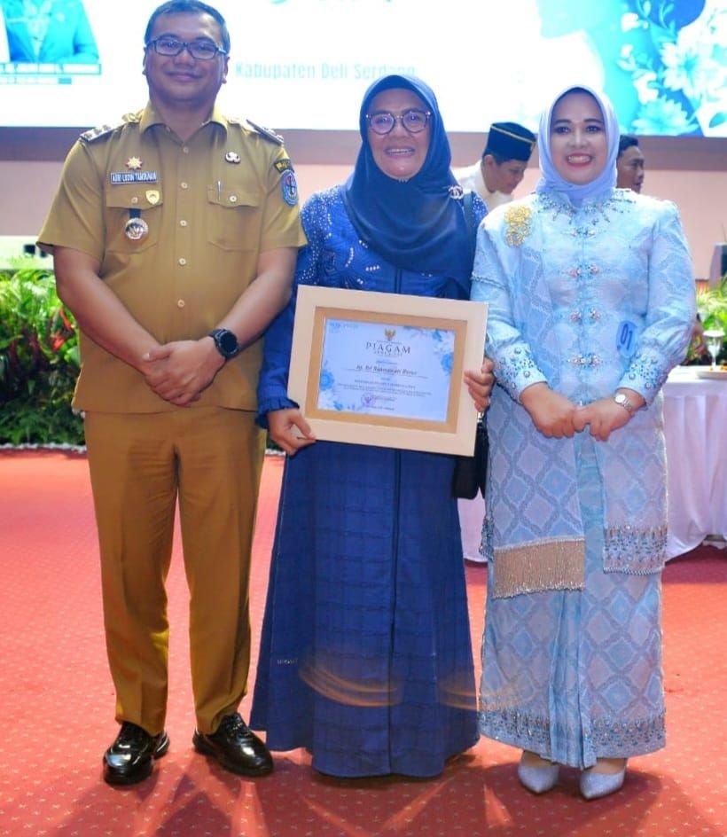 Peringatan Hari Ibu, Sri Barus Dapat Penghargaan Perempuan Pelopor Pembangunan