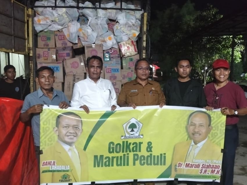Anggota DPR RI Maruli Siahaan dan Tim Relawan Palito Serahkan Bantuan Korban Bencana Tapteng
