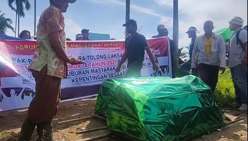 Ratusan Warga Muslim dan Kristen Desa Brohol Demo Tuntut PT EMHA Hibahkan Lahan Untuk Pemakaman Umum