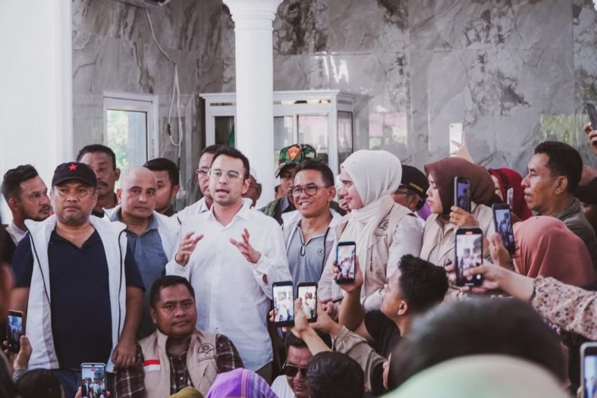 Sekretaris Gerindra Sumut dampingi Raffi Ahmad Kunjungi Posko Pengungsi di Langkat