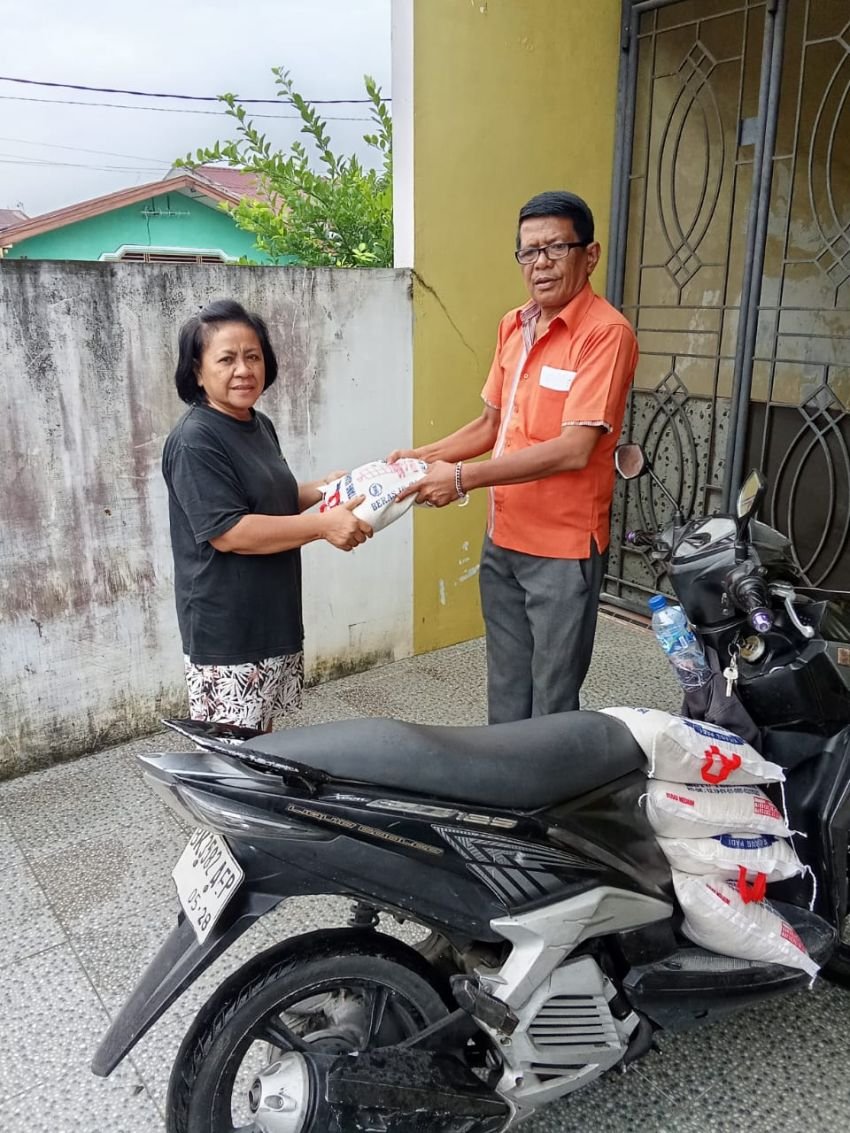 Maruli Siahaan Berikan Bantuan warga Korban Banjir di Wilayah Medan Denai dan Amplas