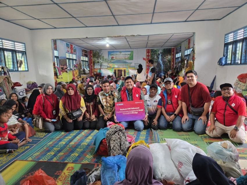 Telkomsel Salurkan Bantuan Sosial dan Percepatan Pemulihan Jaringan