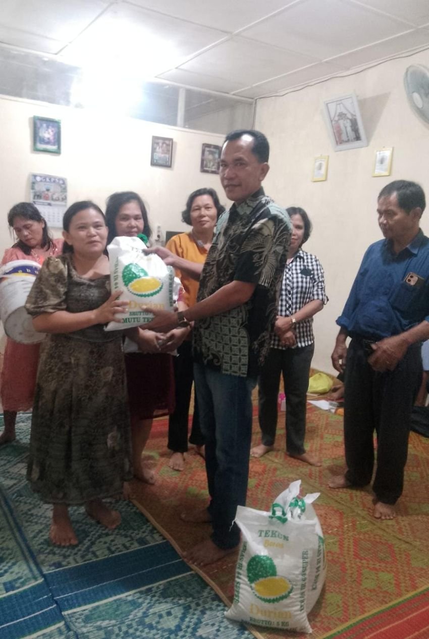 Anggota DPR RI Maruli Siahaan Serahkan Bantuan Pada Pesta Bona Taon STM Satahi Helvetia