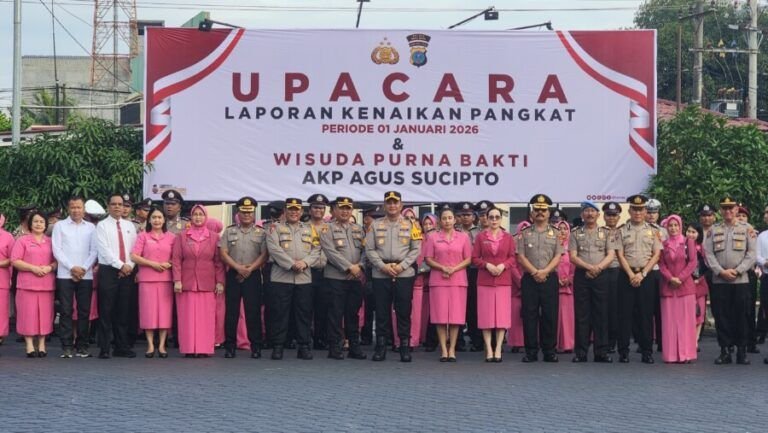 49 Personel Polres Batu Bara Naik Pangkat, Kapolres : Semakin Tinggi Pangkat Semakin Besar Tuntutan Tugas
