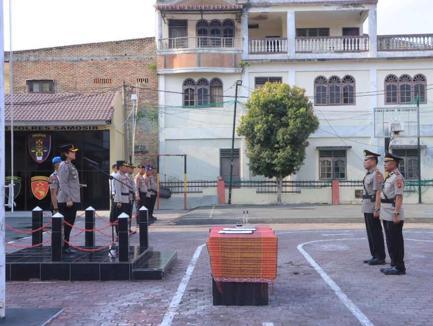 AKBP Rina Sry Nirwana Tarigan Lantik Kasi Humas dan Kapolsek Harian Boho Polres Samosir
