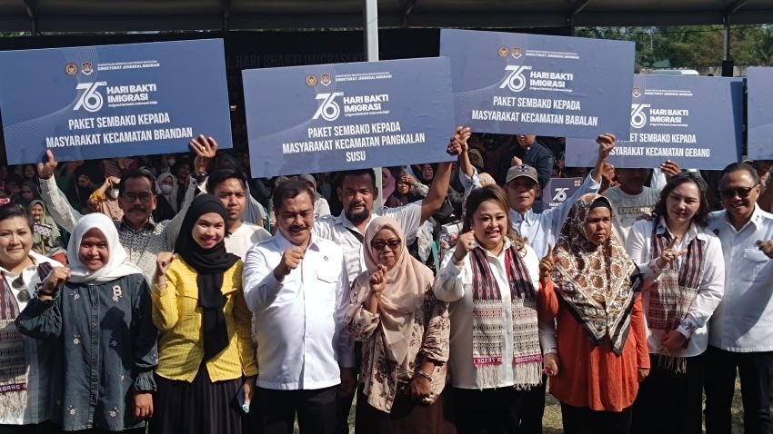 Menteri Imipas Sediakan 1000 Titik Air Bersih Senilai 4 Miliar dan 30 Ribu Bansos untuk Warga Terdampak Banjir di Langkat