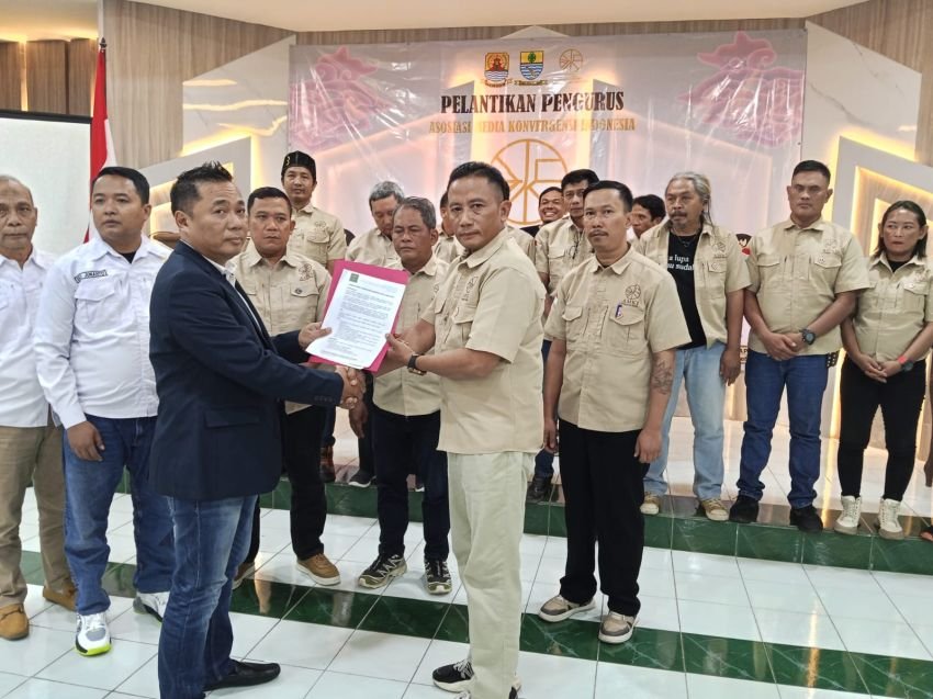 Dikukuhkan Bertepatan HPN 2026, AMKI Cirebon Raya Jawa Barat Dorong UKW dan Sertifikasi Konten Kreator
