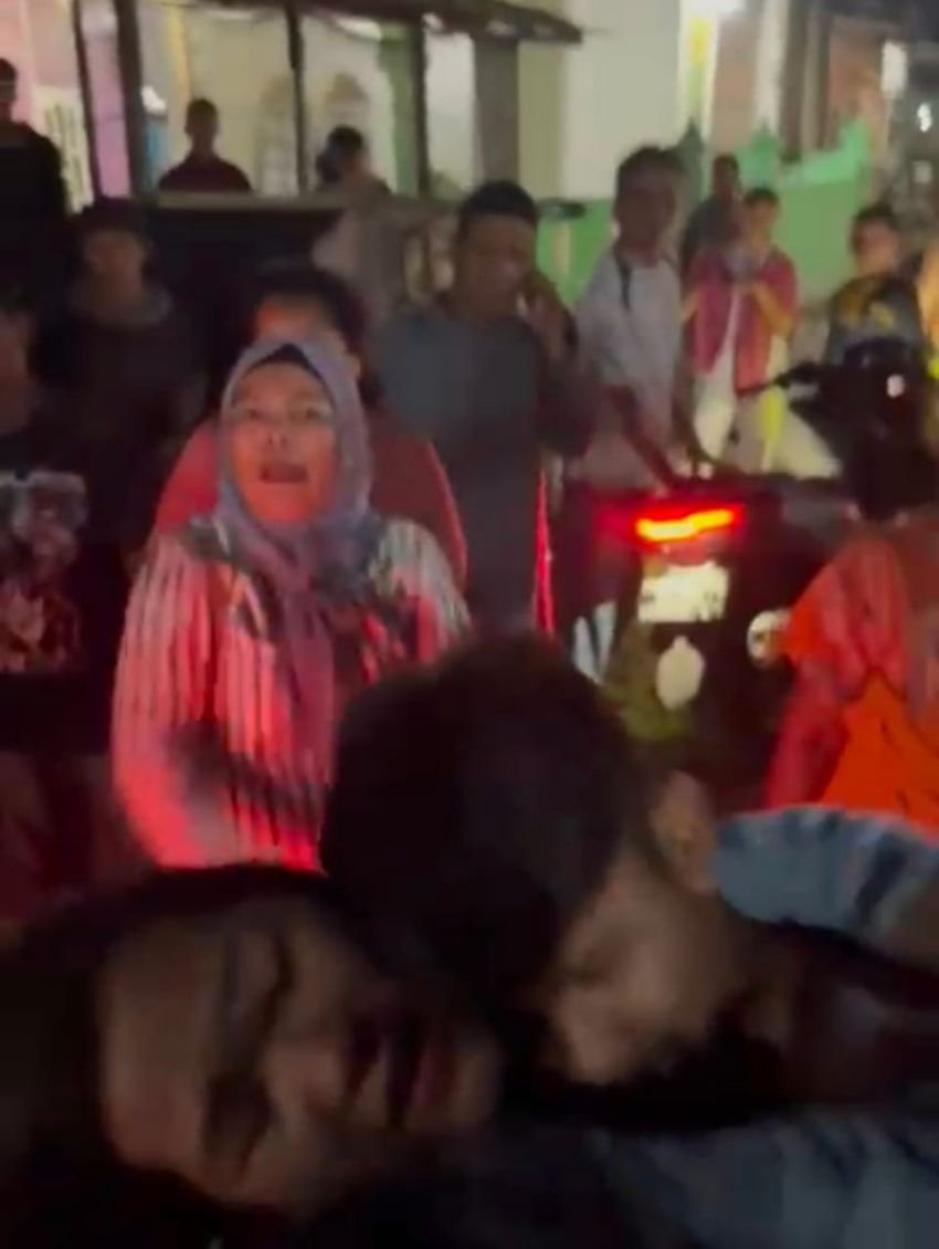 Dihalang-halangi Warga,  Aparat Kepilisian Tak Berdaya Ringkus Terduga Bandar Sabu di Talawi &lrm;