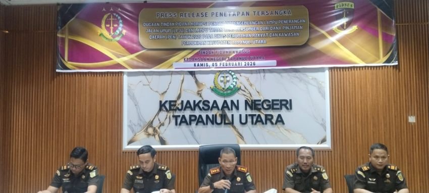 Kejari Taput Tetapkan BG dan WL Tersangka Dugaan Korupsi Proyek LPJU Dan Lampu Taman Dana PEN 4,8 Miliar
