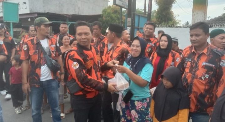 Peduli Terhadap Sesama, PAC PP Medan Tuntungan Berbagi Takjil