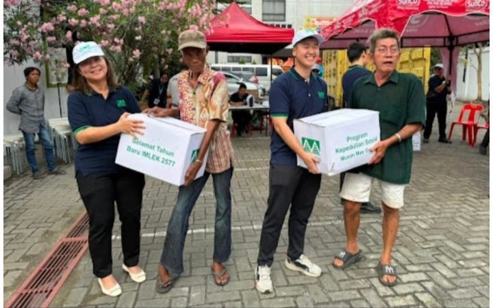 Sambut Imlek 2577 Musim Mas  Salurkan 350 Paket Sembako Kepada Masyarakat