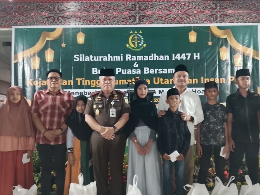 Kajati, Forwaka, PWI, SMSI dan JMSI Sumut Berbagi Bantuan Ramadhan pada Anak Yatim Piatu di Kejati Sumut