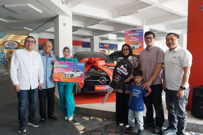 Pelanggan Asal Medan Bawa Pulang Mobil Mewah dari Telkomsel