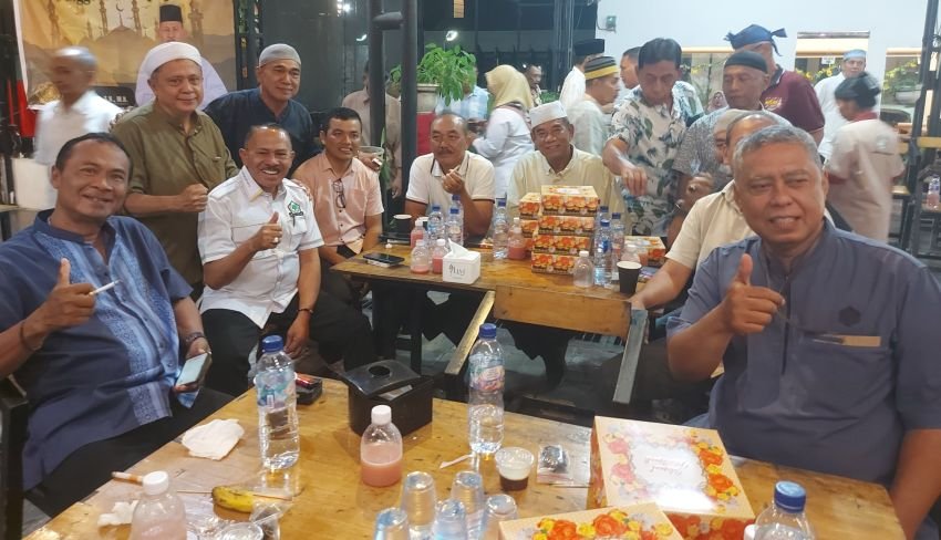 Anggota DPR RI Kombes Pol (Purn) Dr. Maruli Siahaan, SH MH Gelar Buka Puasa Bersama Purnawirawan Polri dan Alumni SMK Negeri 4 Medan