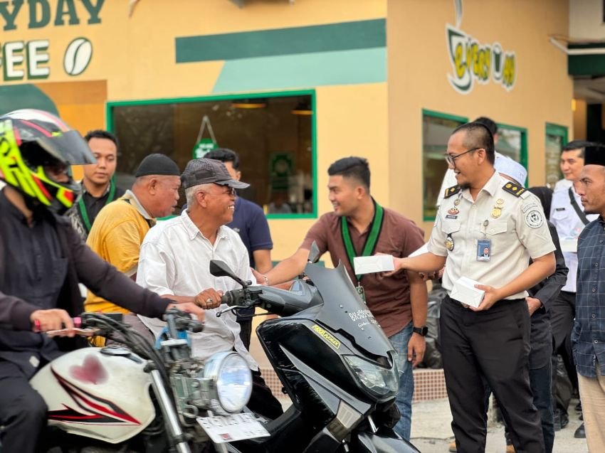 ULP Tebing Tinggi Kantor Imigrasi Siantar Berbagi Takjil dan Buka Puasa Bersama