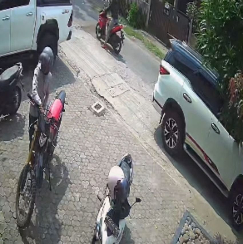 Kafe Buppala STM Rawan, Motor Trail CRF Disikat Maling : Aksi Terekam CCTV