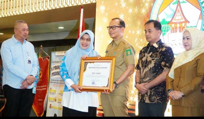 Syah Afandin Bawa Langkat Raih Penghargaan Nasional Pembangunan Keluarga Berkualitas