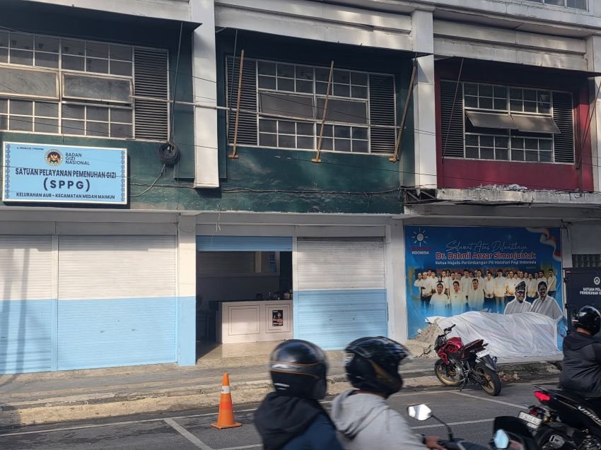 Emil Pane Pertanyakan Keberadaan Foto 3 Pengurus DPC PDIP Medan Bersama MPI di Kantor SPPG MBG