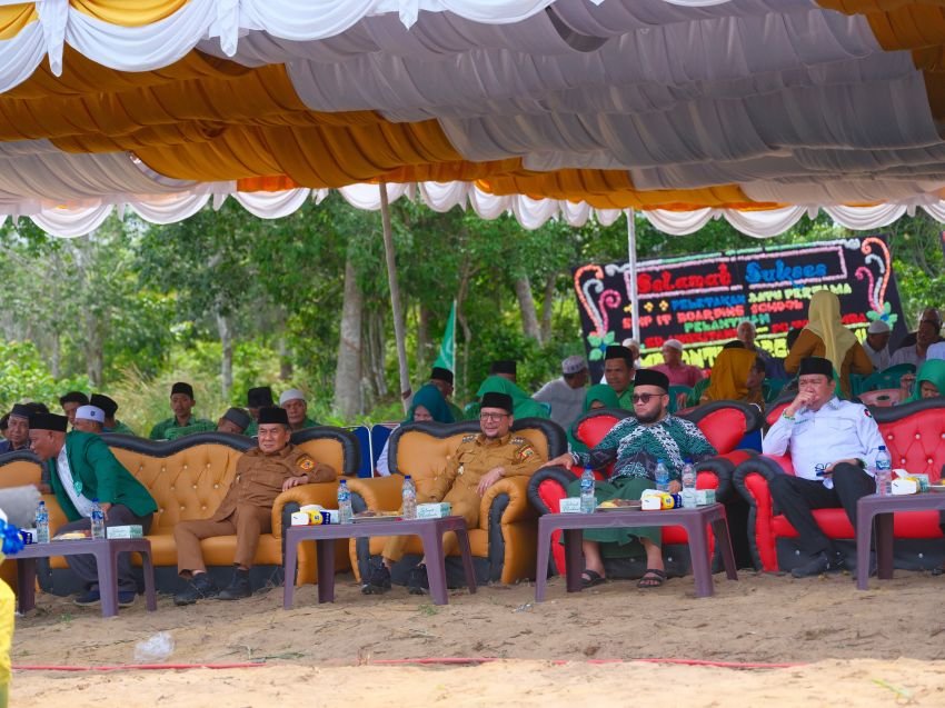 Bangkit Lewat Pendidikan, Bupati Fery Letakkan Batu Pertama SMP IT Al Washliyah di Silangkitang