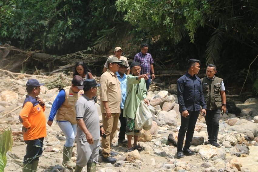 JTP &lrm;Tinjau Lokasi Banjir di Simangumban, 196 Unit Rumah Rusak, 20 Hektar Lahan Padi Gagal Panen