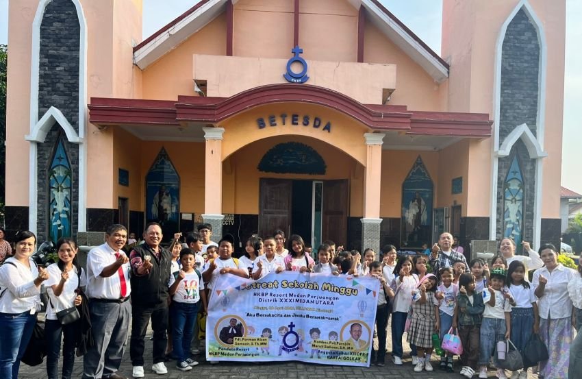 Maruli Siahaan Berangkatkan  Anak Sekolah Minggu HKBP Bethesda dan HKBP Medan Perjuangan Wisata Rohani ke Hill Park