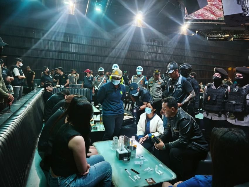 Dipimpin Karo Ops Polda Sumut, Empat THM di Medan Dirazia,  Lima Pengunjung Positif Narkoba Diamankan
