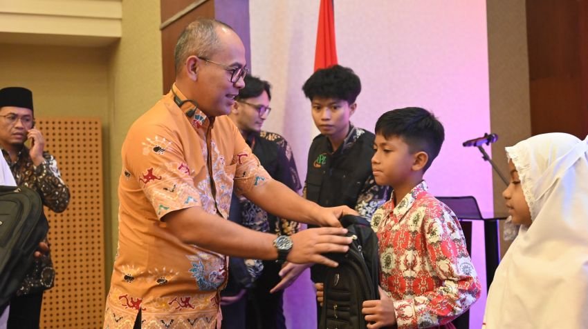 Zakat Pegawai Bank Sumut Biayai Pendidikan Ratusan Pelajar