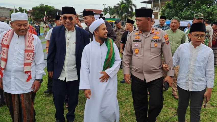 Forkopimda Simalungun Sholat Idul Adha Bersama Di Rambung Merah