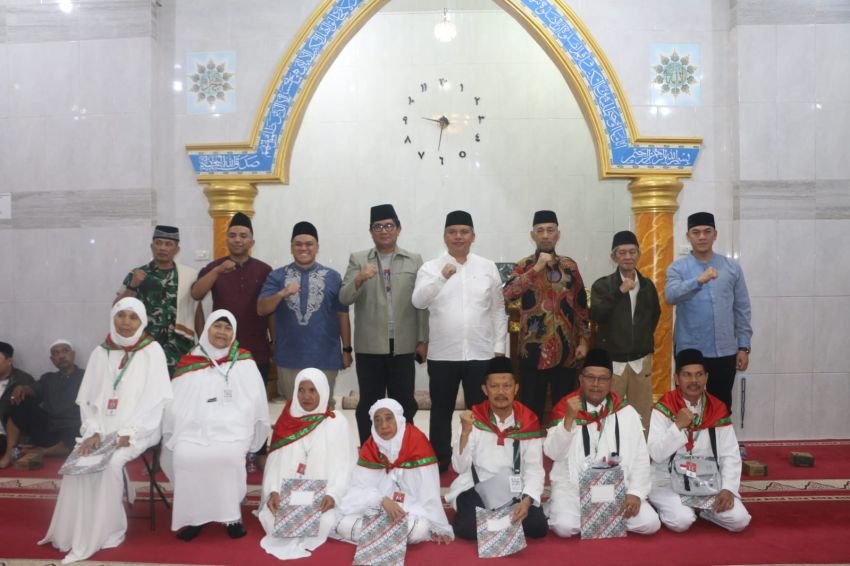Pemkab Taput Lepas Keberangkatan 7 Calon Haji