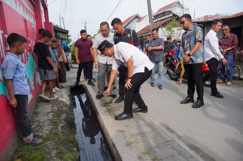 Rico Waas Instruksikan Normalisasi Drainase Atasi Banjir Mabar