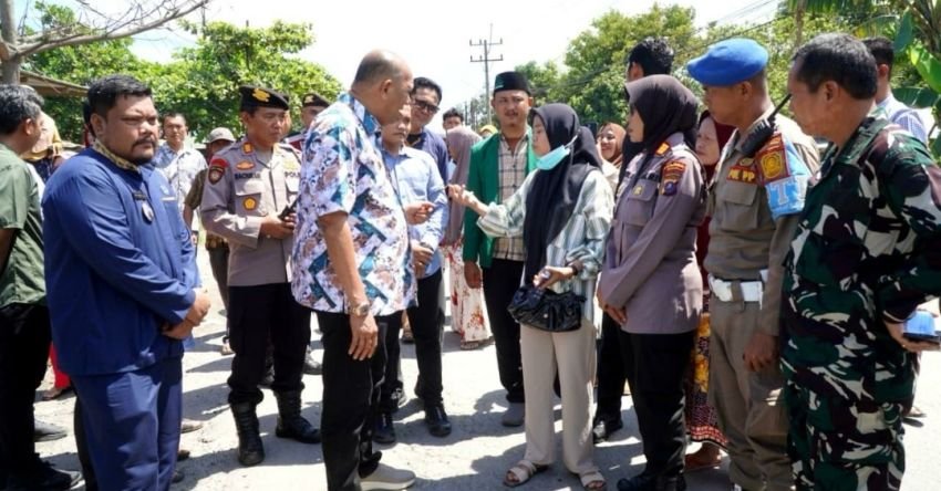 Bupati Syah Afandin Pastikan Jalan Sambirejo Segera Diperbaiki
