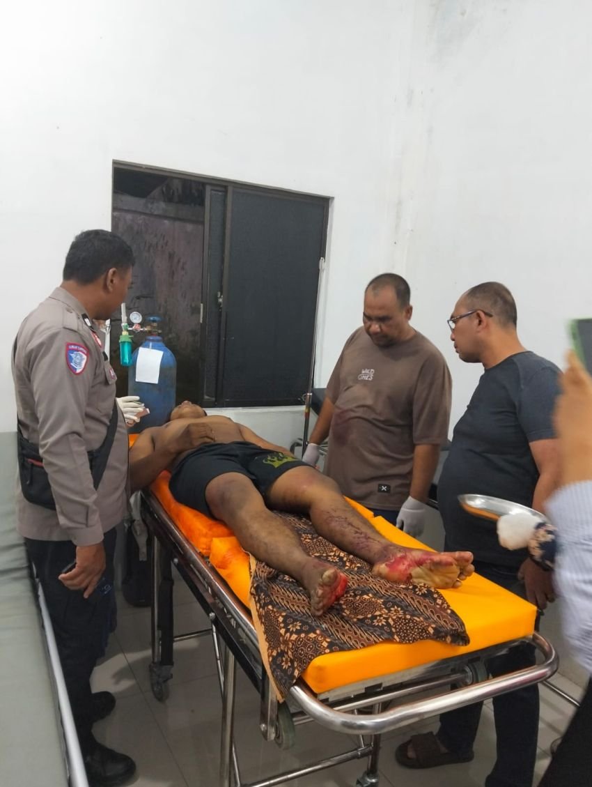 Chat Anak Dibalas Maut! Ayah-Anak Tikam Remaja Hingga Tewas Bersimbah Darah di Aek Batu