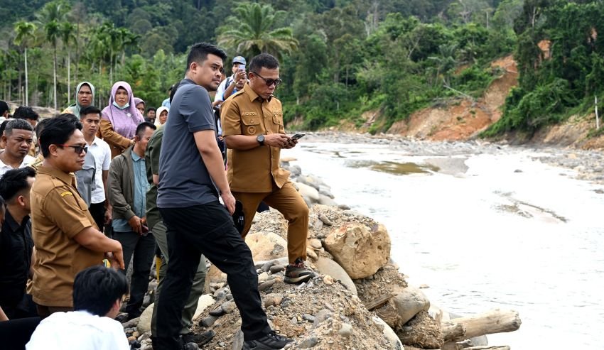 Percepat Rekonstruksi Pascabencana, Bobby Nasution Tinjau Tanggul Sungai Badiri
