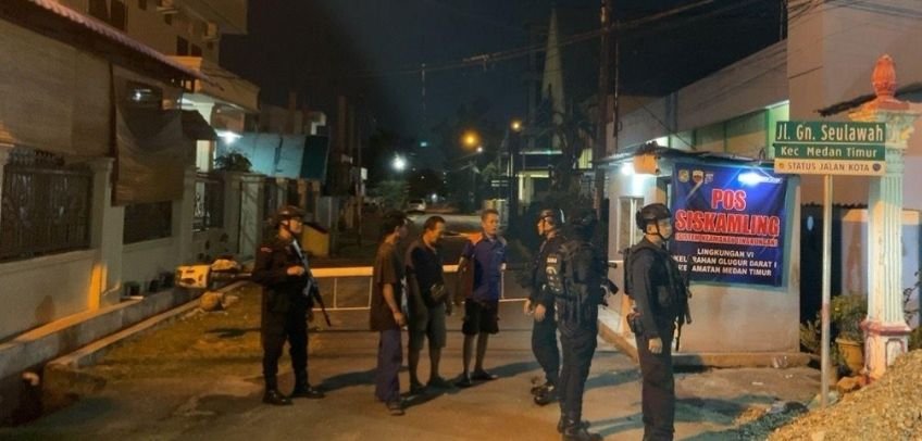 Patroli Mandiri Batalyon A Satbrimob Polda Sumut Hadirkan Rasa Aman, Sisir Jalan Sempit Antisipasi Kejahatan Jalanan Kota Medan