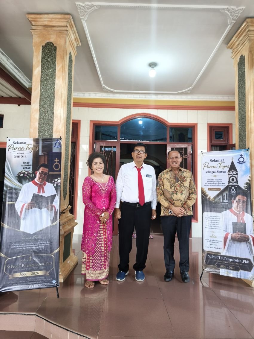 Hadiri Syukuran Purna Tugas Pengetua Gereja, Anggota DPR RI Maruli Siahaan Ucapkan Selamat Kepada St Prof TP Tampubolon Ph.D