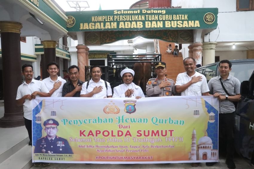 Kapolda Sumut Serahkan Sapi Kurban 600 Kg ke Persulukan Serambi Babussalam Simalungun