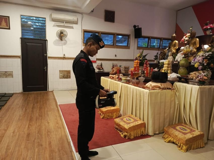 Detasemen Gegana Brimob Sumut Sterilisasi Sejumlah Vihara,  Ibadah Waisak di Medan Berlangsung Aman dan Khidmat