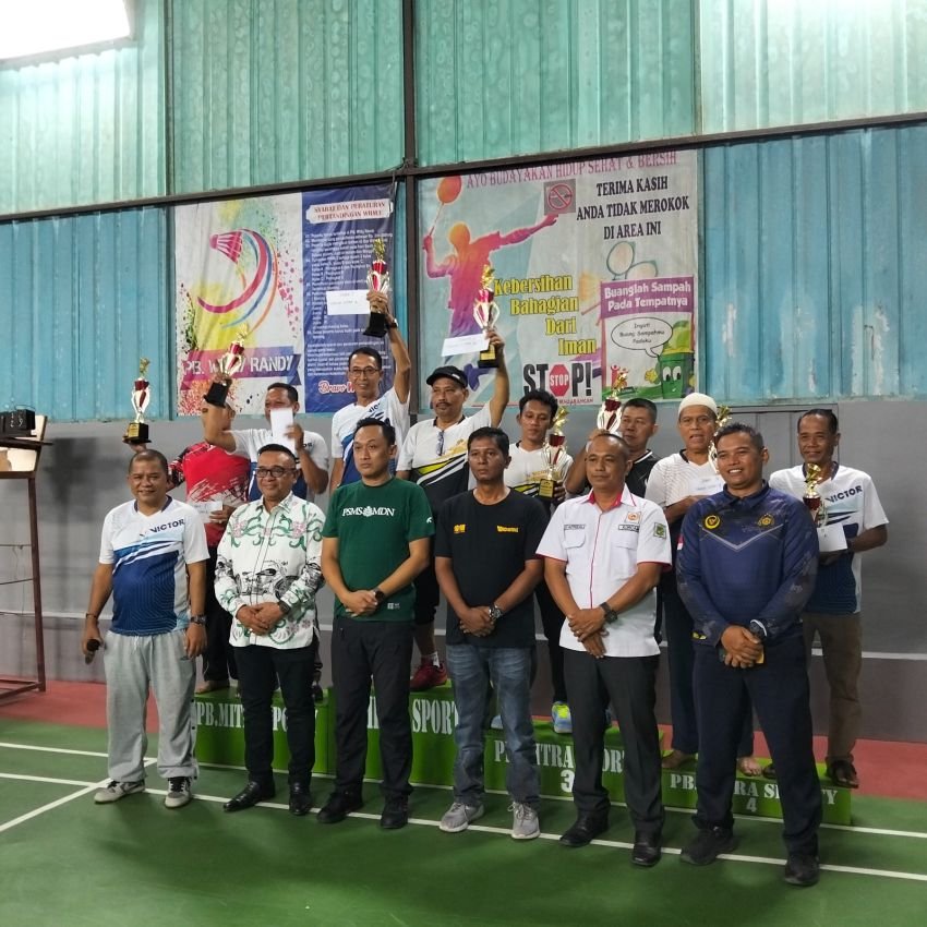 Kadispora dan Ketua KONI Medan Tutup Turnamen Badminton PB Mitra Sporty Medan