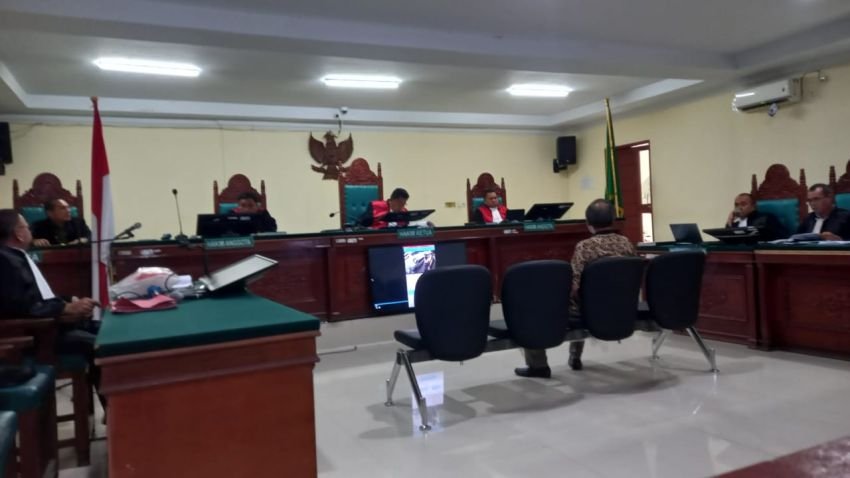 Sidang PKDRT Sherly Memanas, Ayah Terdakwa Tepuk Dada Tahan Kesedihan