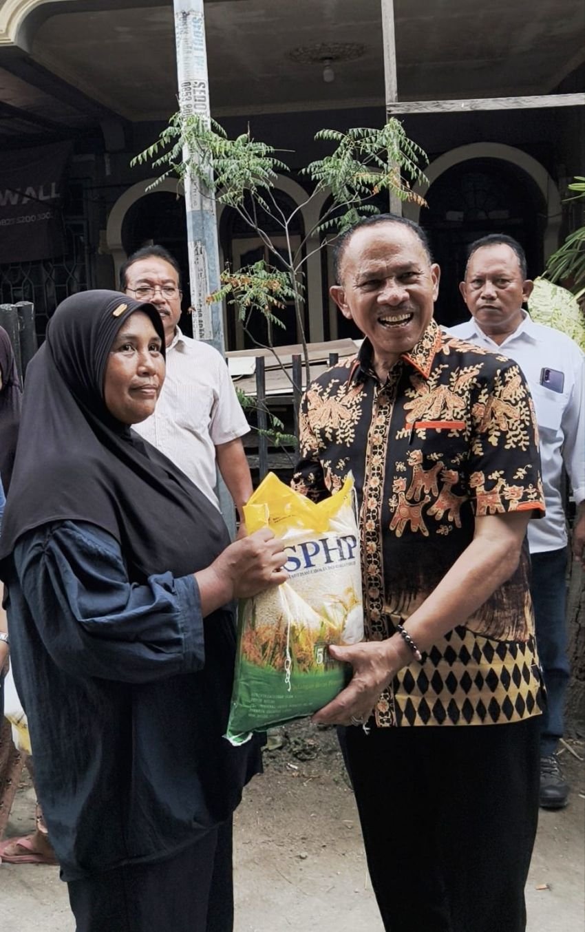 Anggota DPR RI Maruli Siahaan Bagi-Bagi Beras Di Ulang Tahun Zhao Gong Ming
