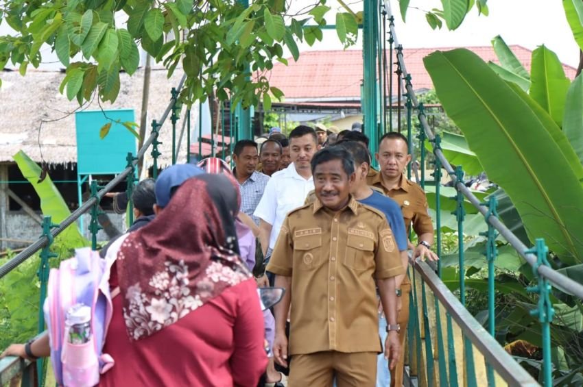 Pulihkan Aktivitas Warga, Wali Kota Binjai Tinjau Jembatan Titi Gantung Limau Sundai