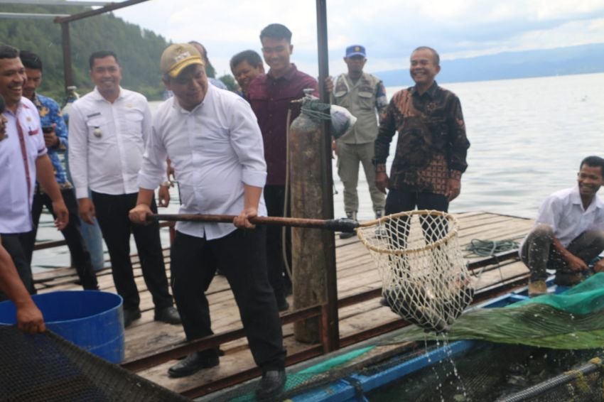 Wabup Apresiasi BUMDes Kelola Ikan Nila Pada KJA Manfaatkan Air Danau Toba Berorientasi Bisnis