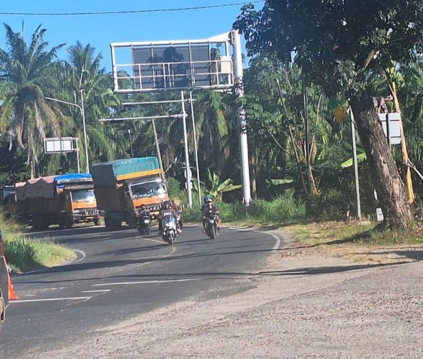 Pengguna Jalan Soroti Antrean Truk Sekitar UPPKB Aek Batu, Picu Risiko Kecelakaan